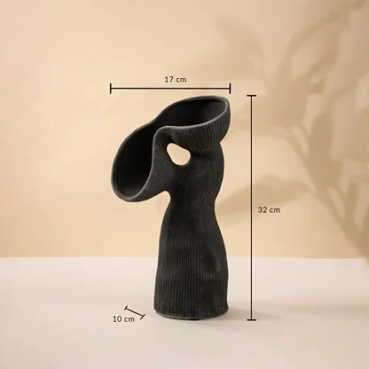Black sculptural ceramic vase measuring 32 cm tall and 17 cm wide displayed with size markers.