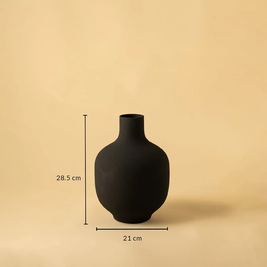 Black textured metal vase shown with 28.5 cm height and 21 cm width offering a clear accurate size reference.