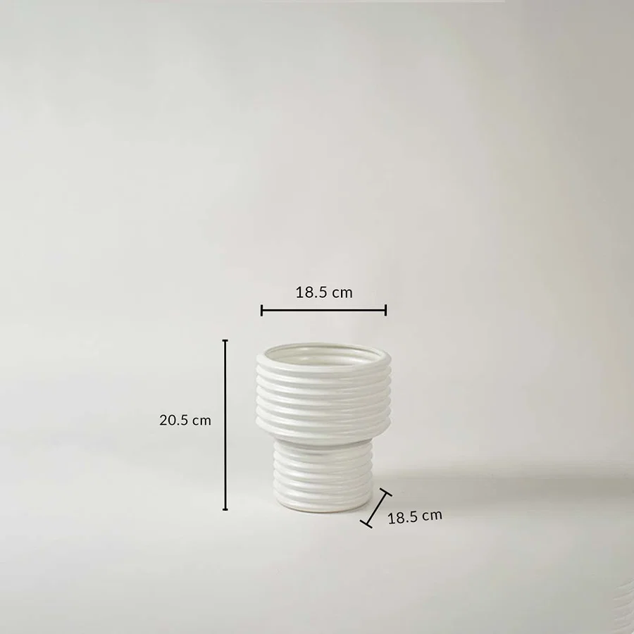 White ribbed ceramic vase with 20.5 cm height and 18.5 cm width shown clearly for accurate decor size reference and planning.