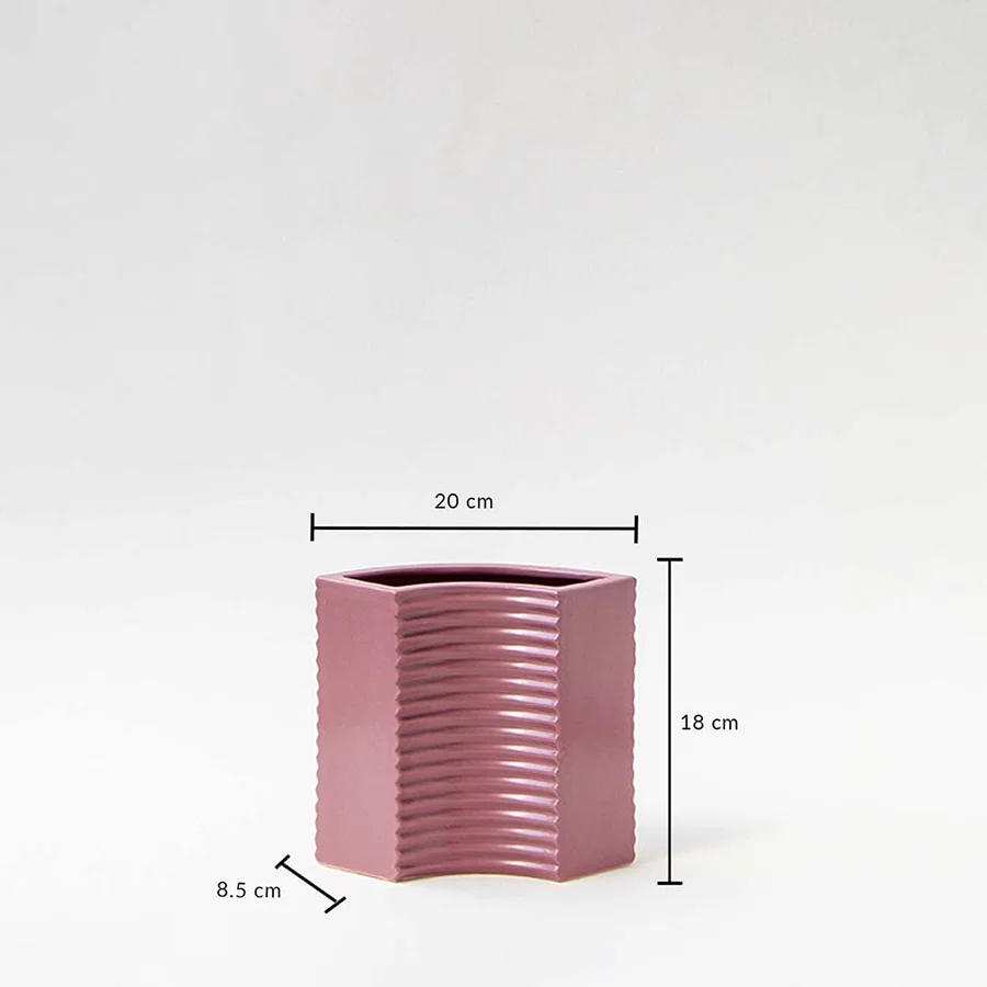 Mauve decorative vase shown with dimensions 18 cm height 20 cm width and 8.5 cm depth giving a clear view of its curved ribbed design and compact modern structure.