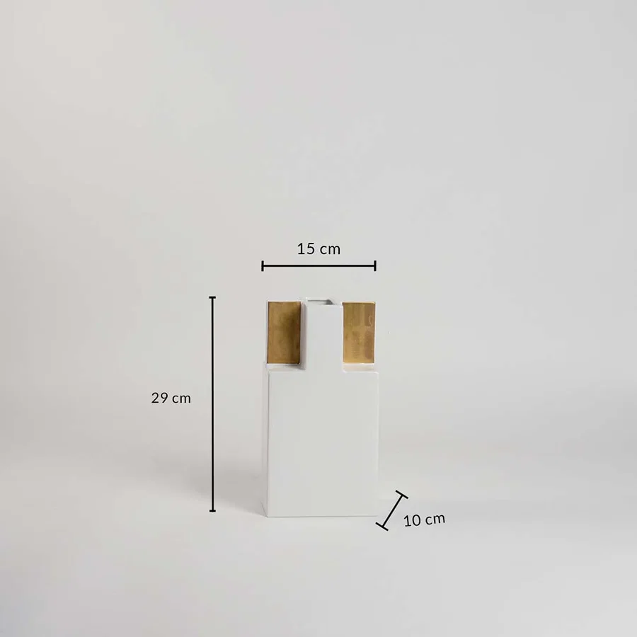 White ceramic vase with gold detailing shown with measurements 29 cm height  15 cm width  and 10 cm depth on a clean white background.