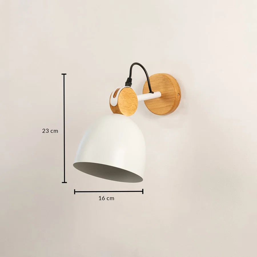 White metal and natural wood dome wall light fixture displaying a height measurement mark of twenty-three centimeters.